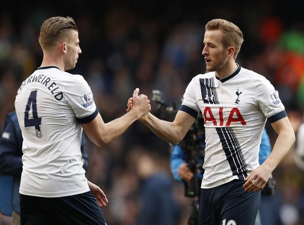 詹姆斯关键上篮助球队锁胜（詹姆斯末节关键上篮锁定胜局）