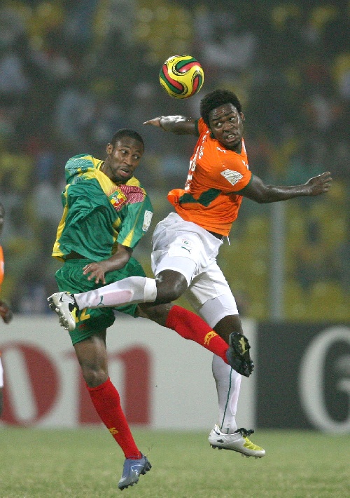 湖人詹姆斯关键封盖锁定胜局（詹姆斯致胜封盖助湖人取胜）